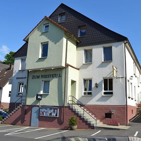 Landhotel Zum Niestetal Экстерьер фото
